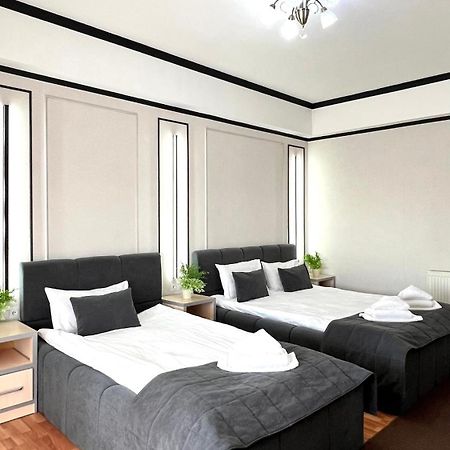 Caravan Hotel Каракол Екстериор снимка