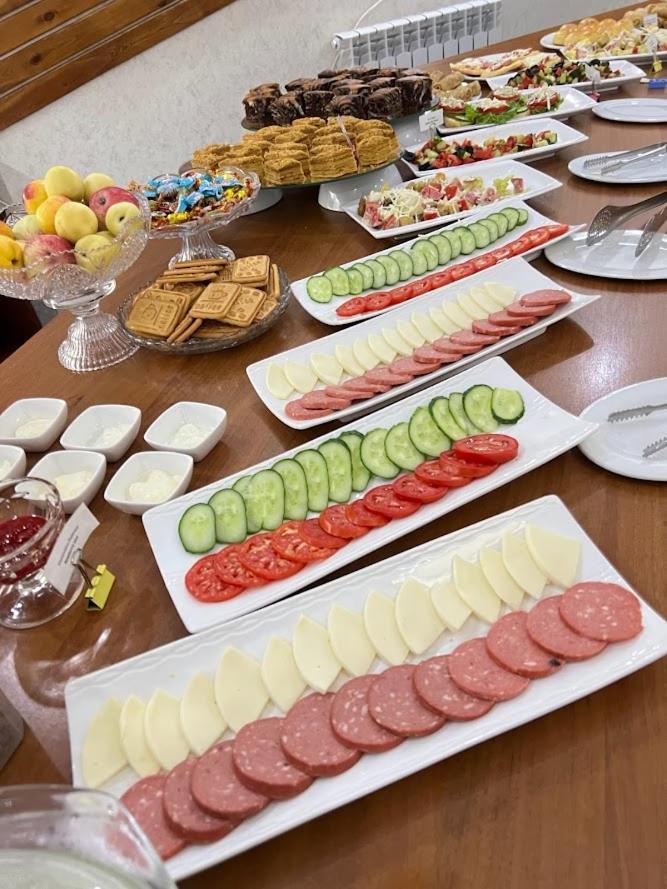 Caravan Hotel Каракол Екстериор снимка
