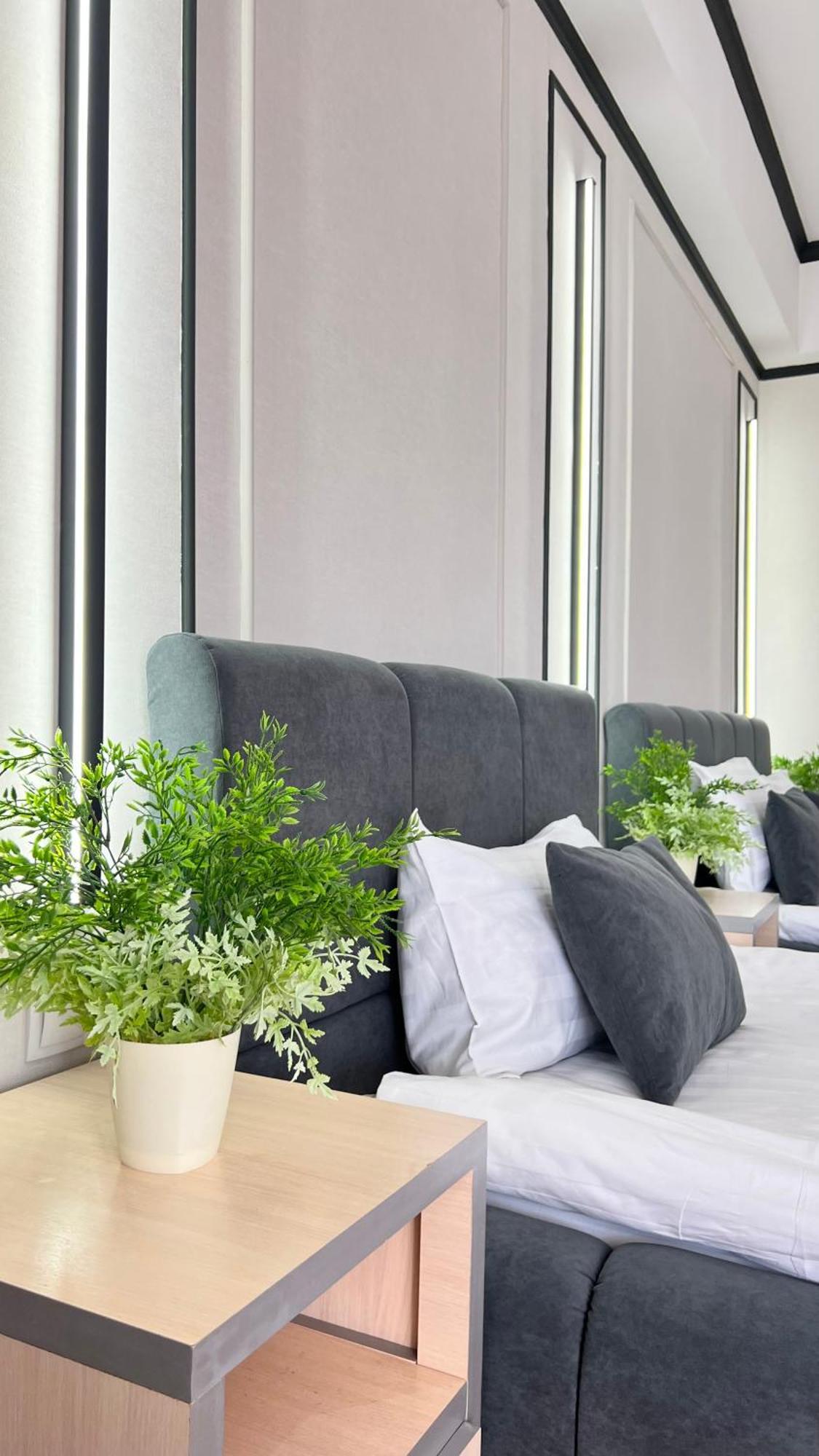 Caravan Hotel Каракол Екстериор снимка