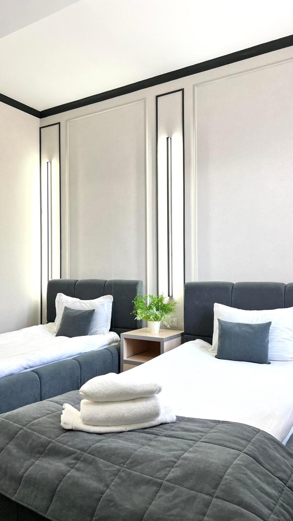 Caravan Hotel Каракол Екстериор снимка